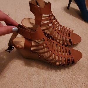 8.5 brown wedges